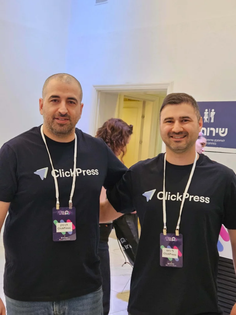 לי רוט, מנכ״ל קליקפרס, יחד עם רן כהן, המנהל הטכנולוגי של הקבוצה, בכנס הווב והדיגיטל 2025